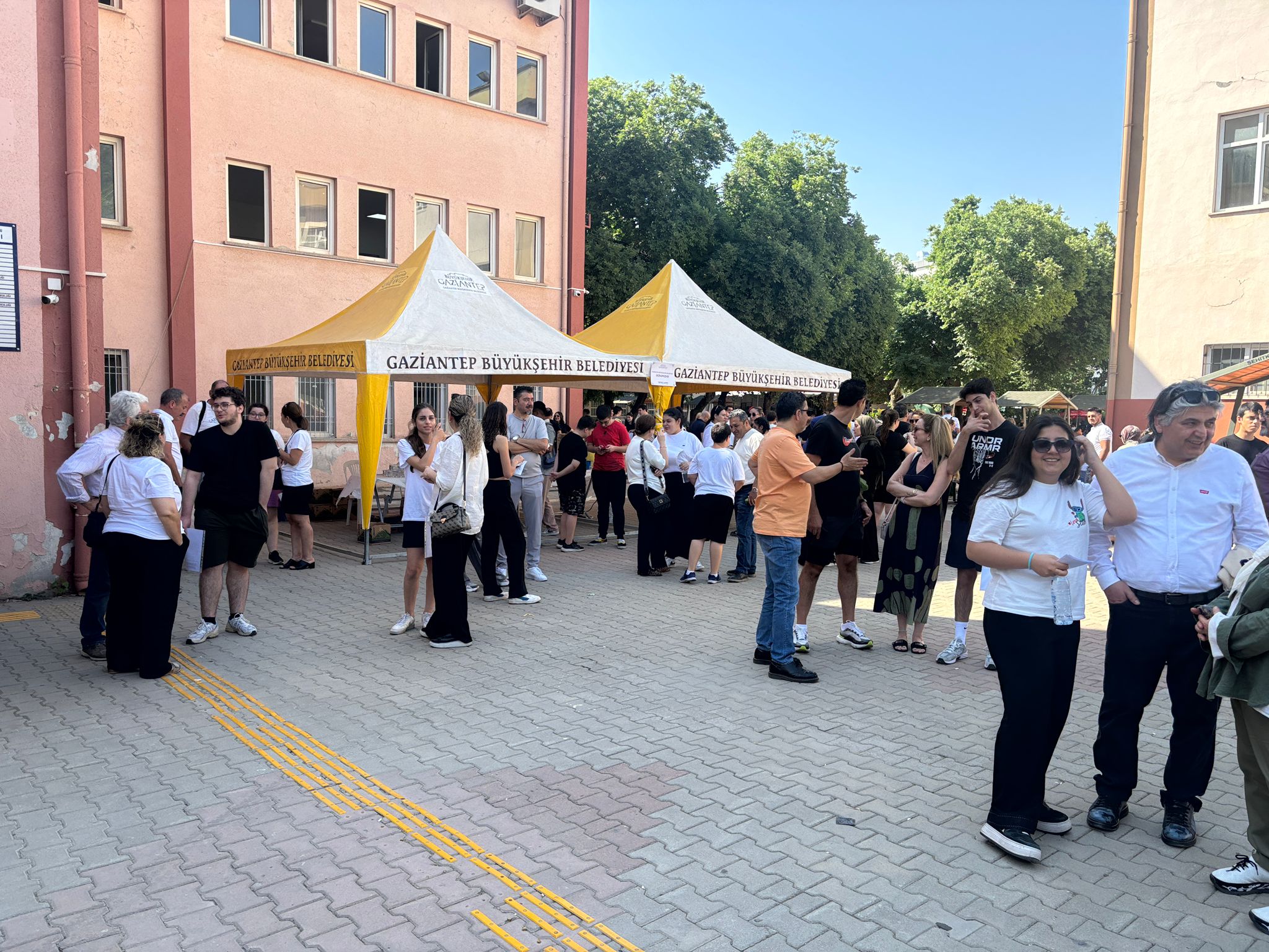 Gaziantep Büyükşehir Belediyesi’nden AYT Sınavına Destek İkramları